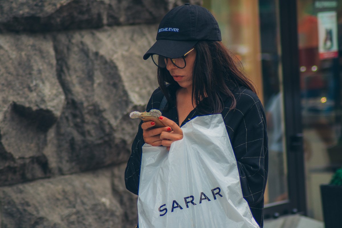 Засмотревшись в телефон можно случайно пропустить всю грозу