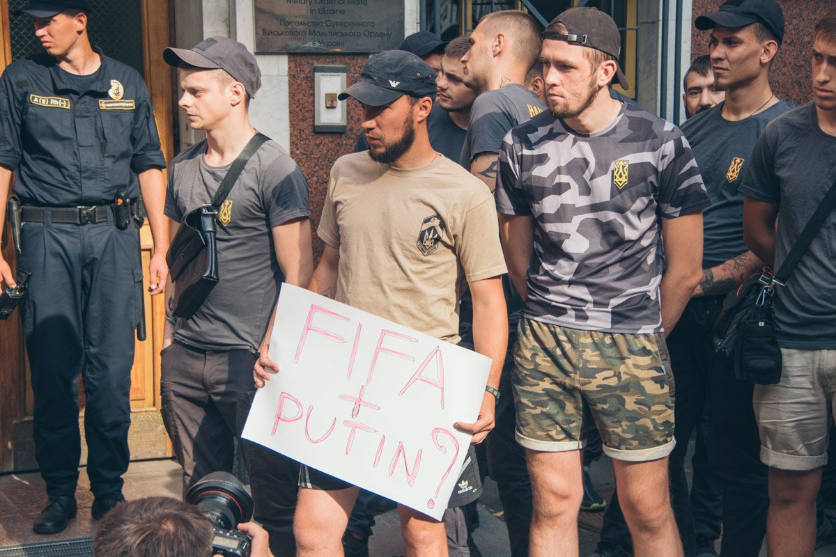 Причиной санкций со стороны FIFA стало видео, записанное футболистами после матча со сборной России.