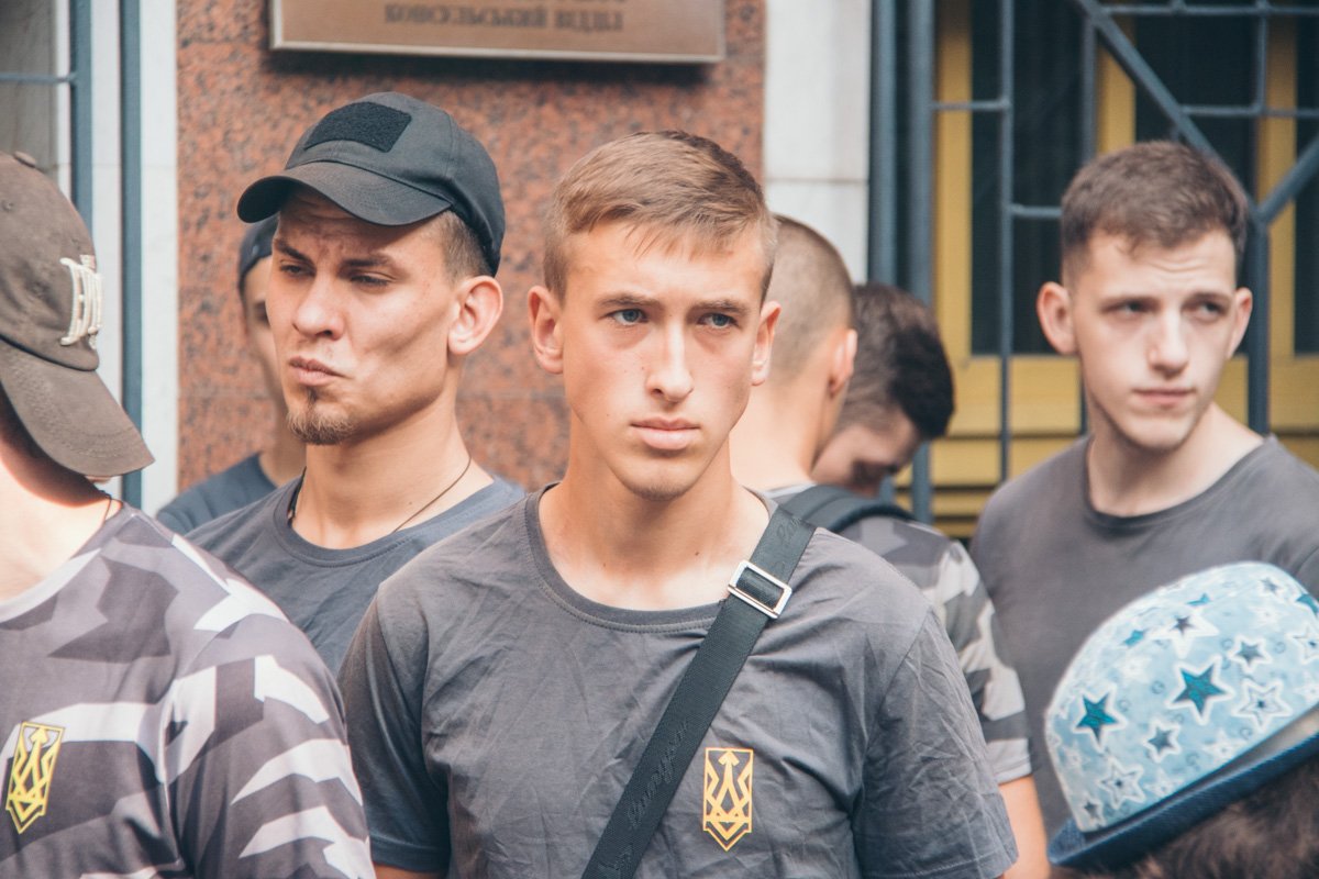 Диванные войска остались на диване: в Киеве поддержать хорватских футболистов пришли всего два десятка парней 5