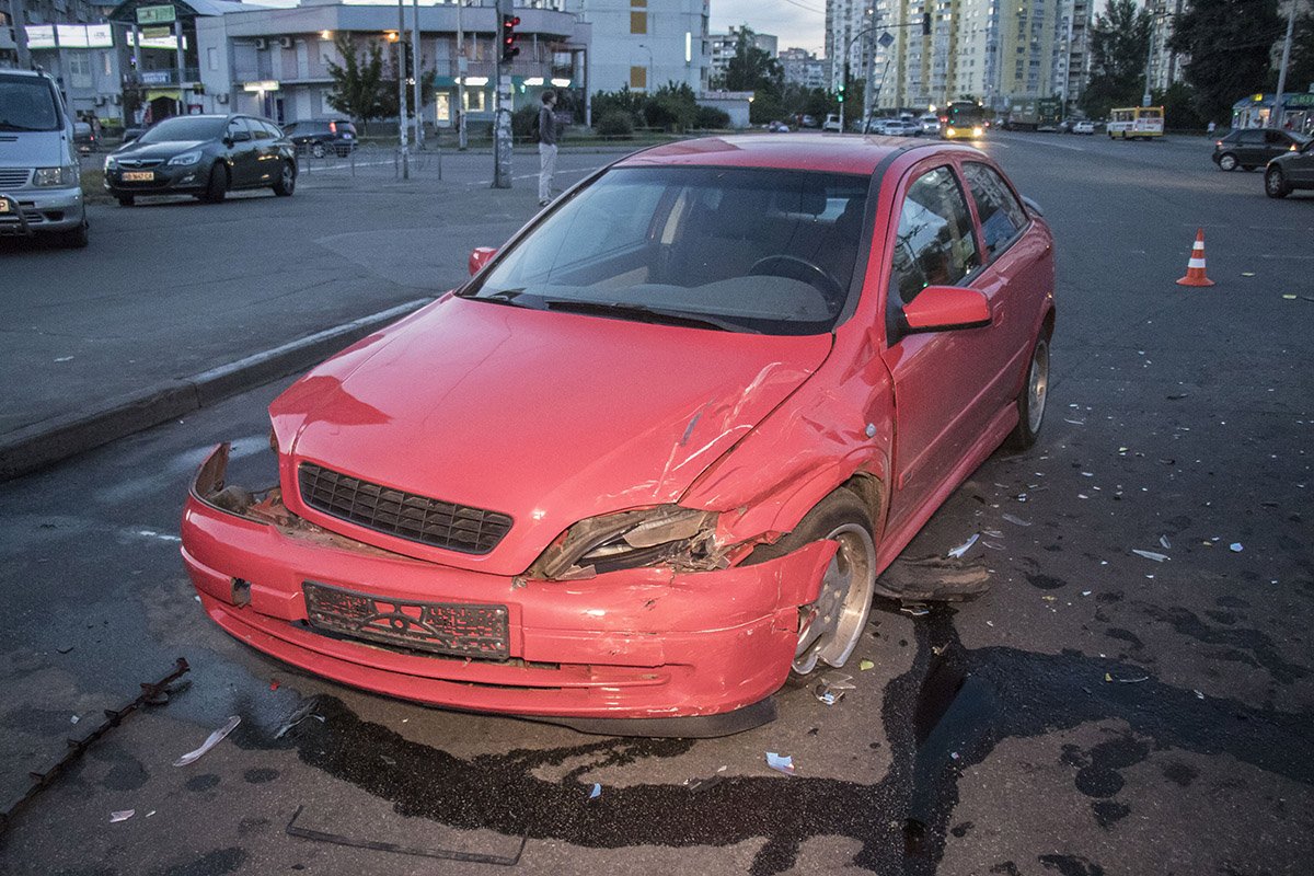 Водитель Opel получил травму головы
