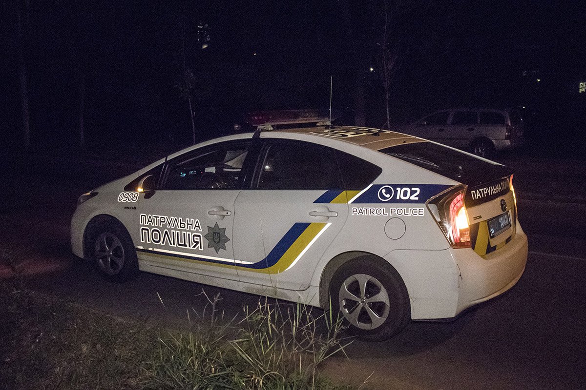 Патрульных и "скорую" на место вызвали прохожие Патрульных и "скорую" на место вызвали прохожие