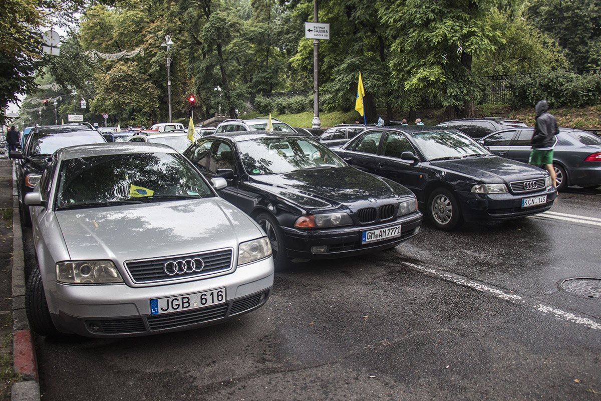 С 06:00 проехать вверх по Грушевского было практически невозможно 