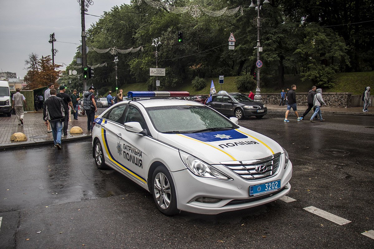 За ходом акции "евробляхеров" наблюдали патрульные 