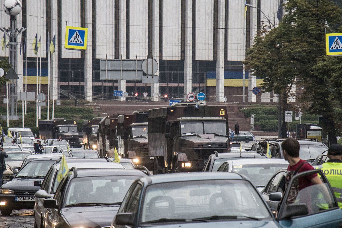 Улица Грушевского перекрыта митингующими