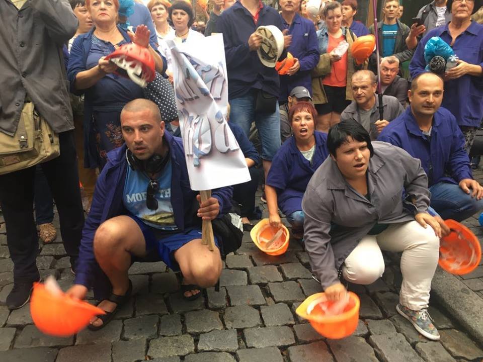 В среду, 11 июля, в центре Киева митингуют сотрудники химической промышленности