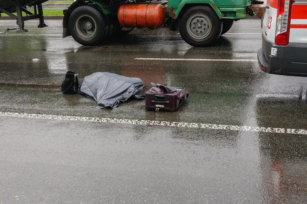 Рядом с местом ДТП нет наземных или подземных пешеходных переходов Рядом с местом ДТП нет наземных или подземных пешеходных переходов