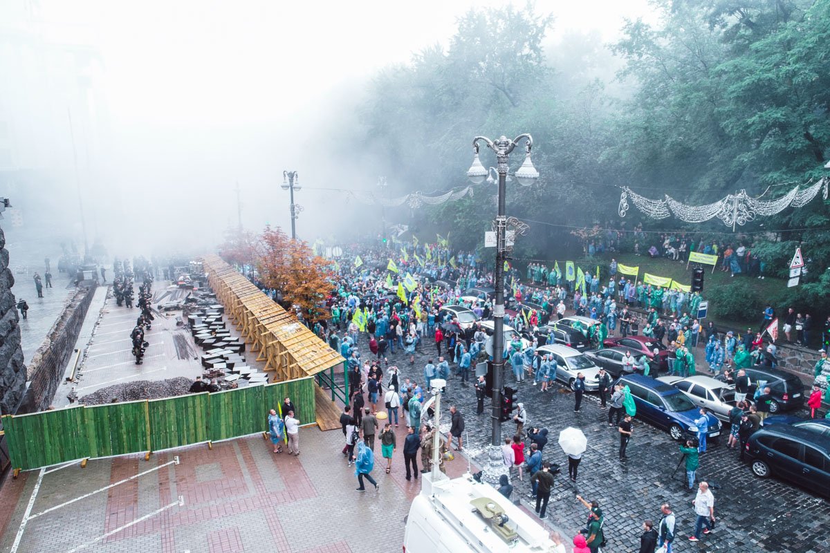 В Киеве под Верховной Радой проходит акция владельцев авто на еврономерах