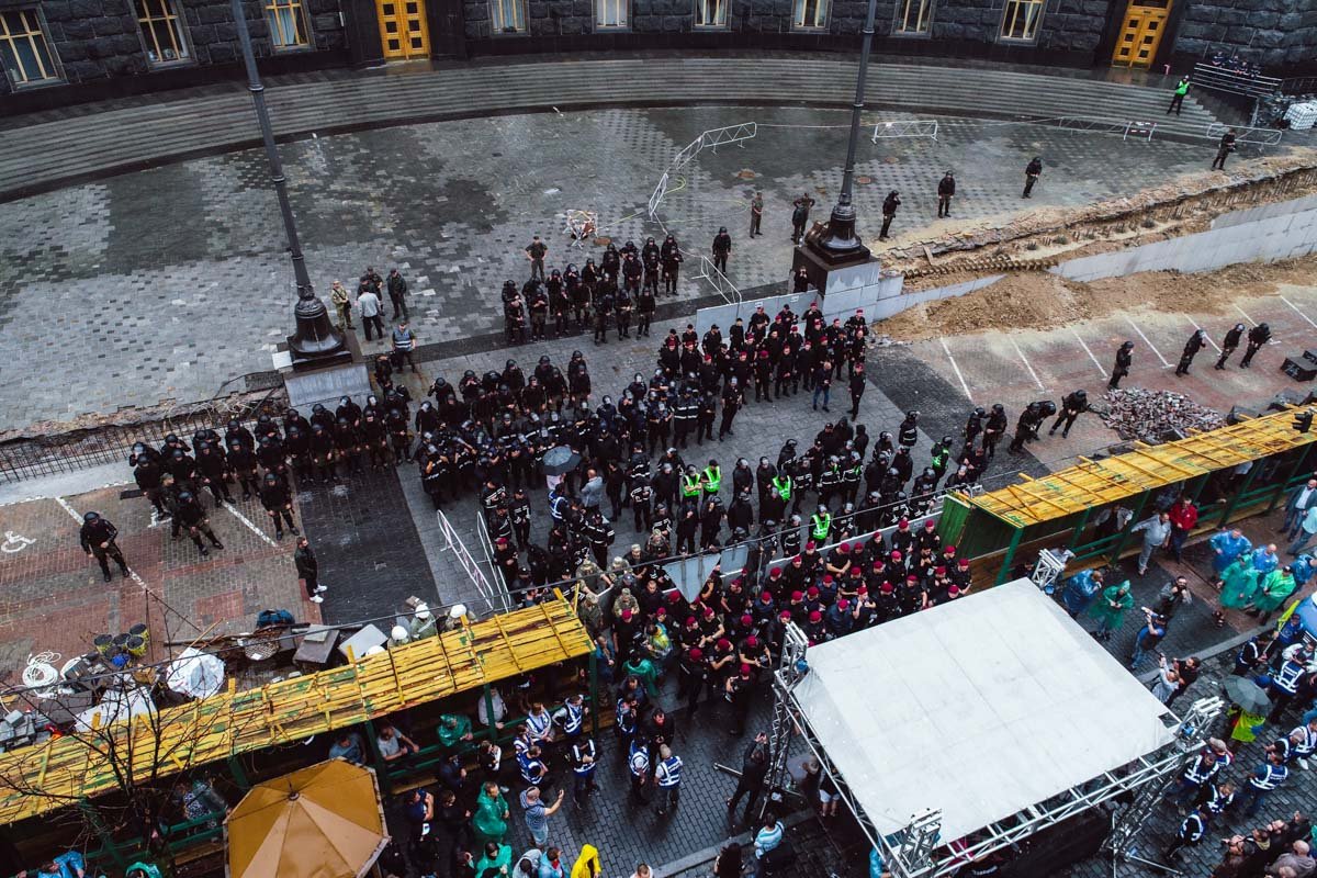 Охрана у чиновников мощная