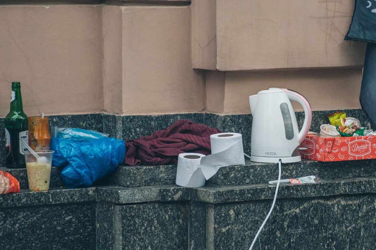 Нужно еще ночь под Кабмином прожить