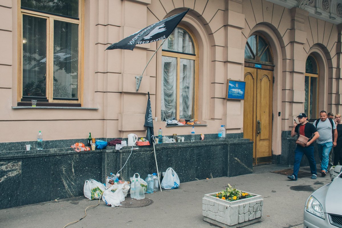 Запасы митингующих