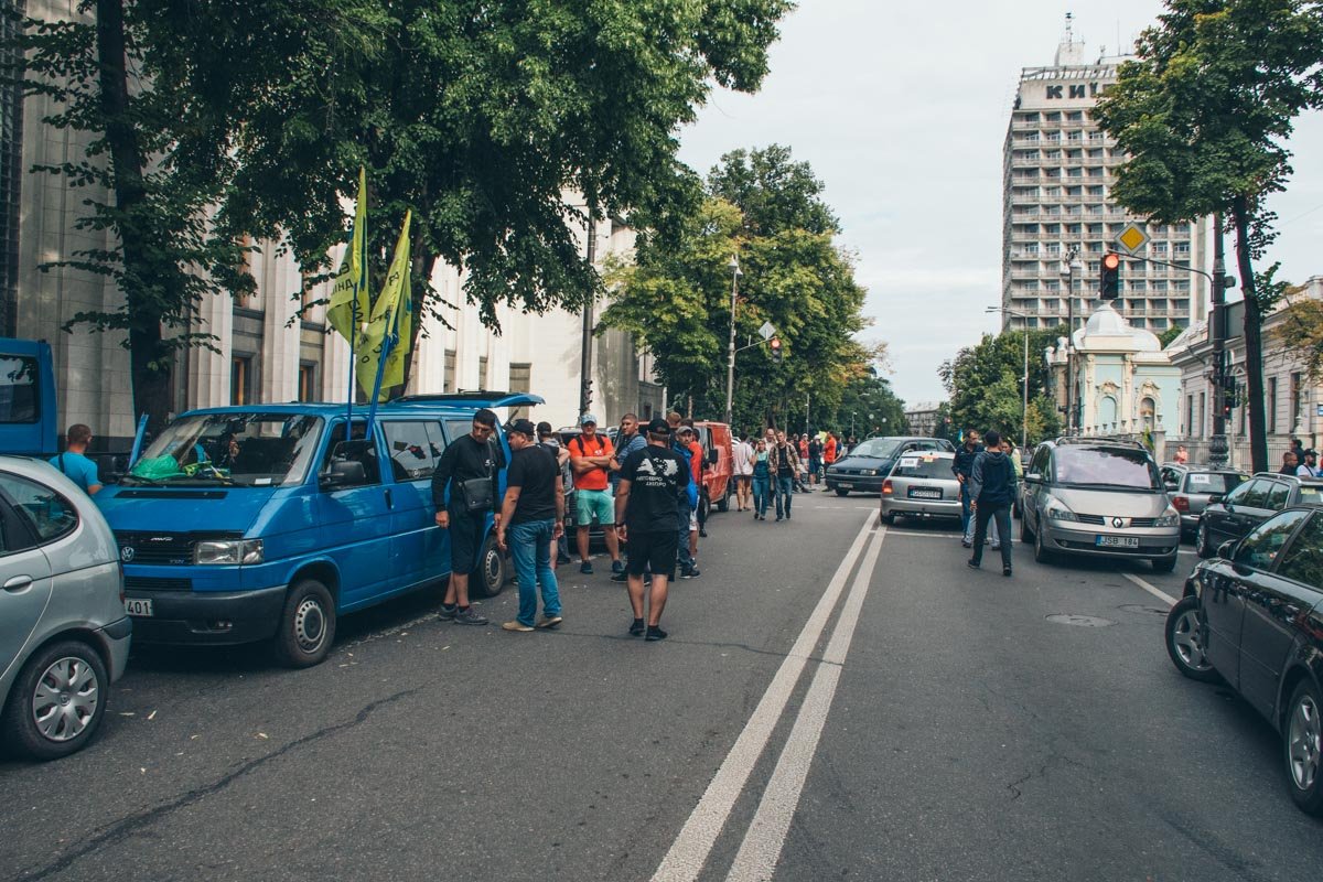 Улица Грушевского все еще перекрыта