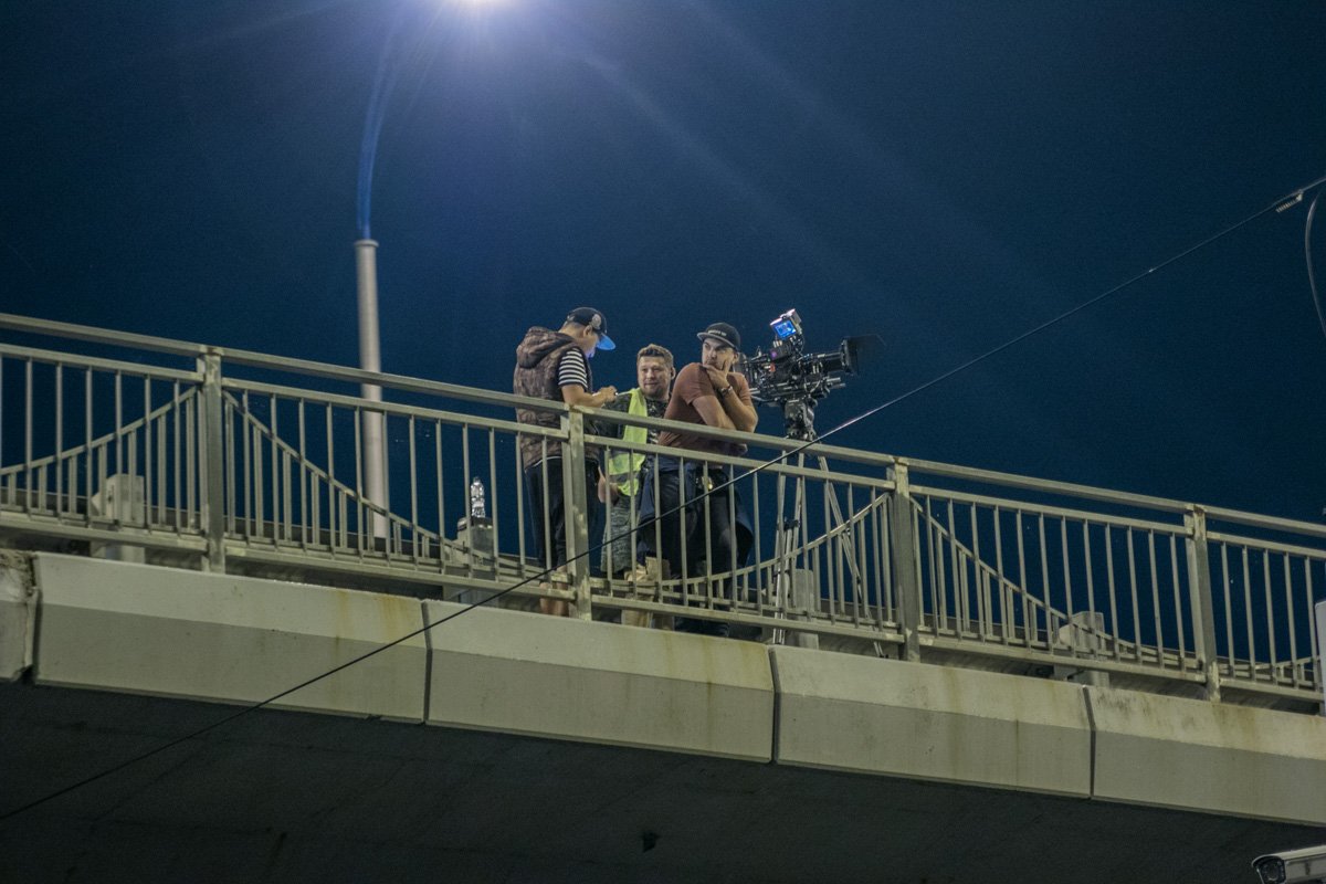 Камеры окружили мост со всех сторон