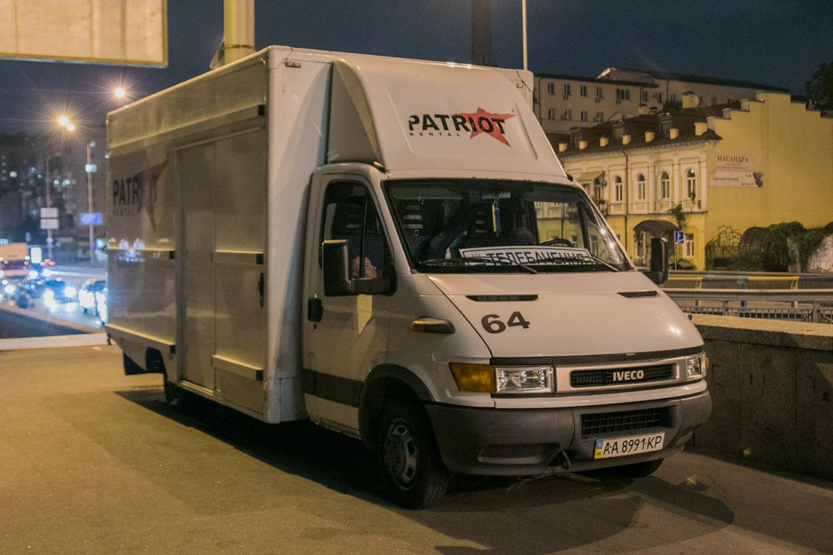 Создатели картины трудятся и сутками напролет 