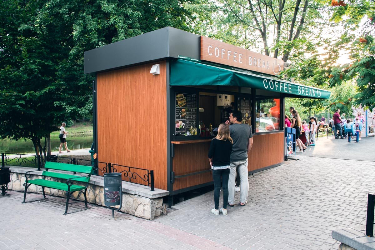 МАФ Coffee Break стоит возле озер много лет, владелец считает версии бредом