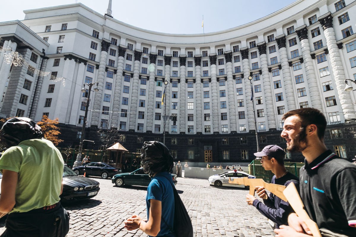 Митингующие прошли по улице Грушевского