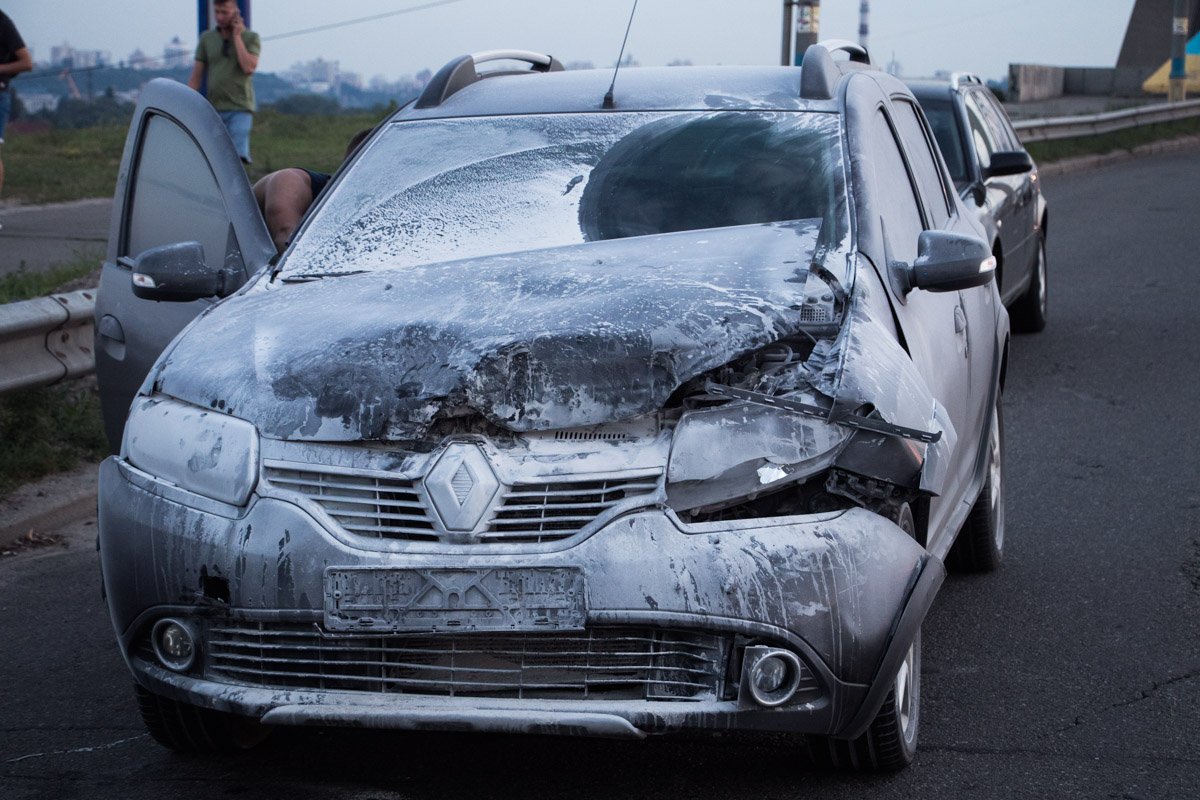 В четверг, 12 июля, на съезде с Северного моста произошло ДТП с участием автомобилей Audi и Renault