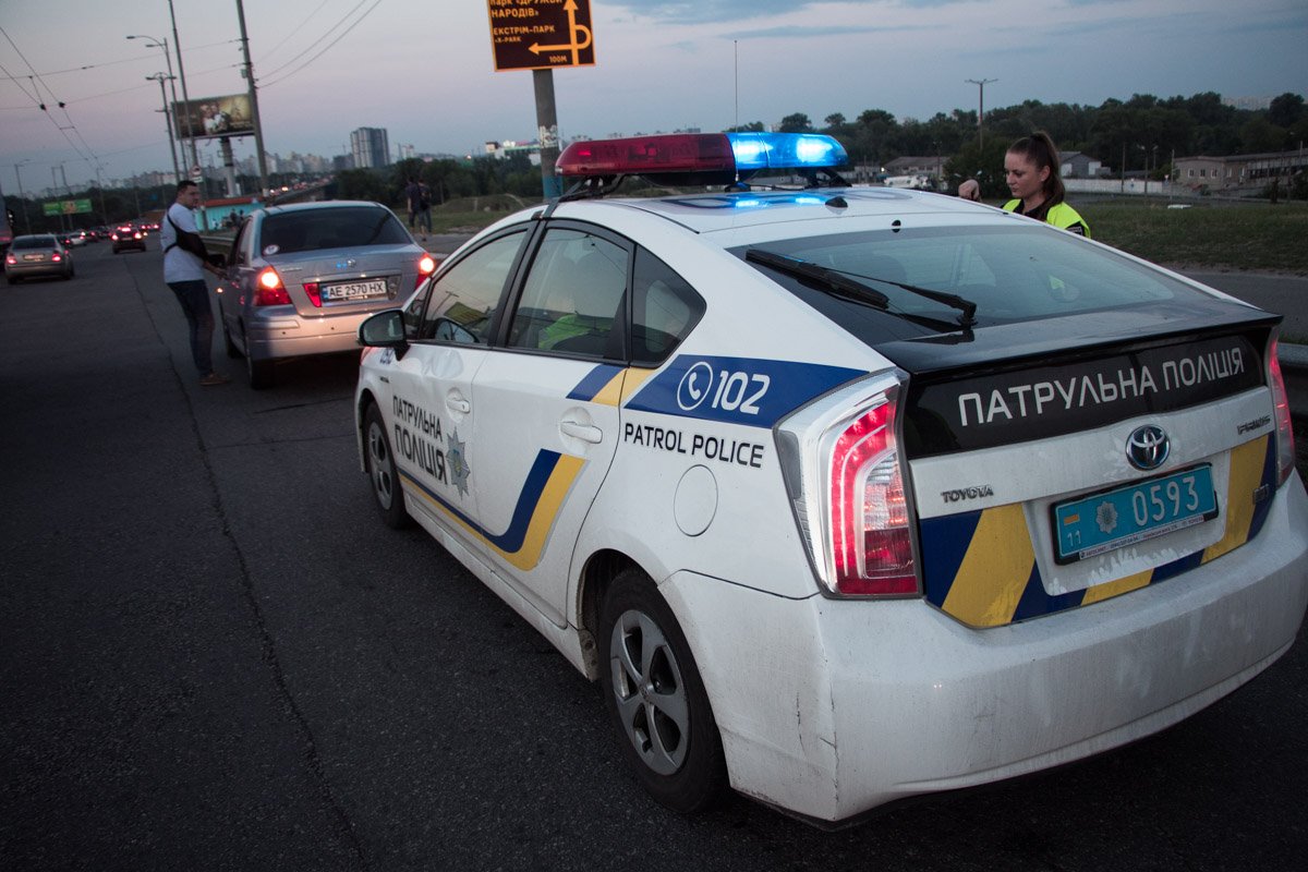 На месте работал экипаж патрульной полиции