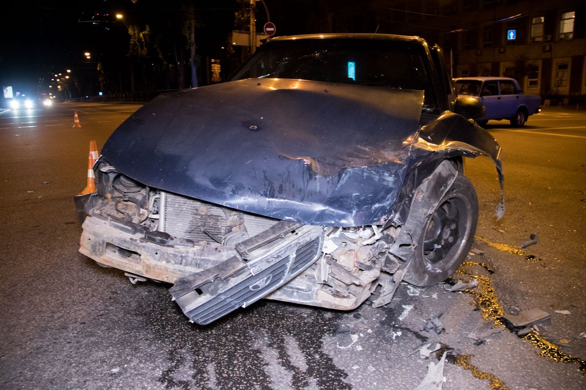 Столкнулись Daewoo Nexia и Mercedes ML Столкнулись Daewoo Nexia и Mercedes ML