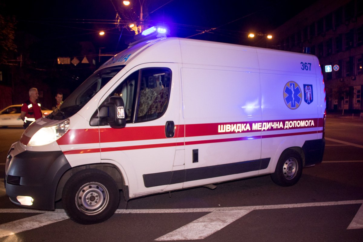 На место происшествия оперативно прибыли полиция и карета скорой помощи На место происшествия оперативно прибыли полиция и карета скорой помощи