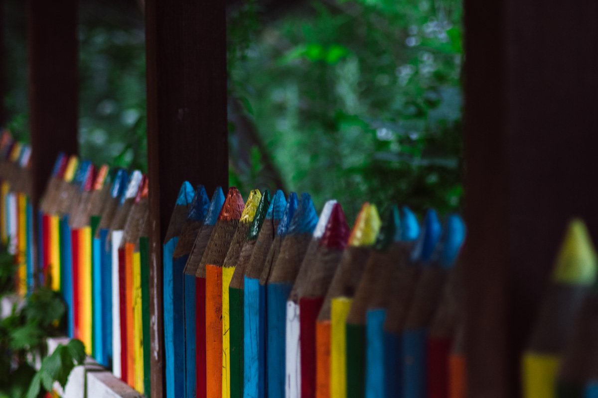 Попытка прибавить красок в это мрачное место