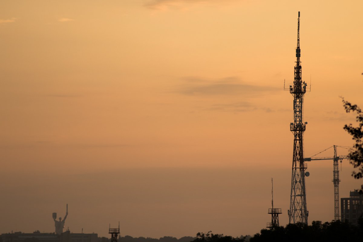 Изюминка Лысой горы является то, что здесь открывается необычайный вид на столицу