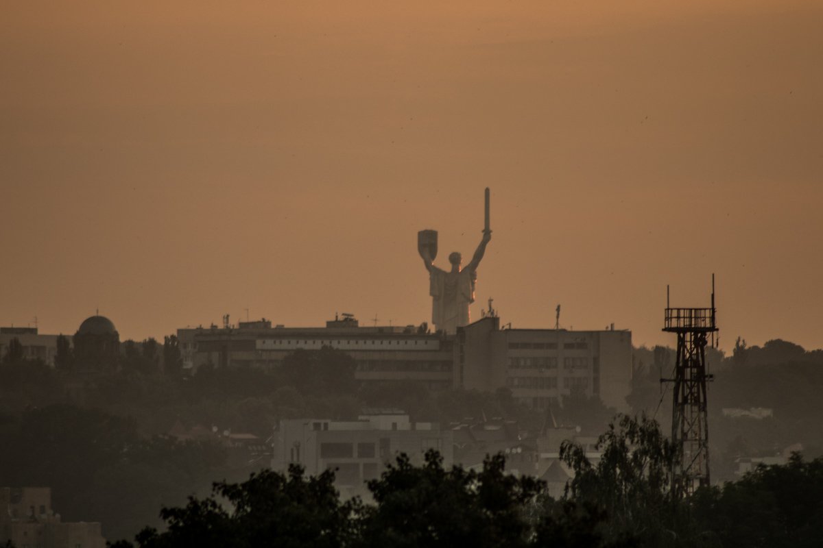Непобедимая и легендарная Родина-мать 