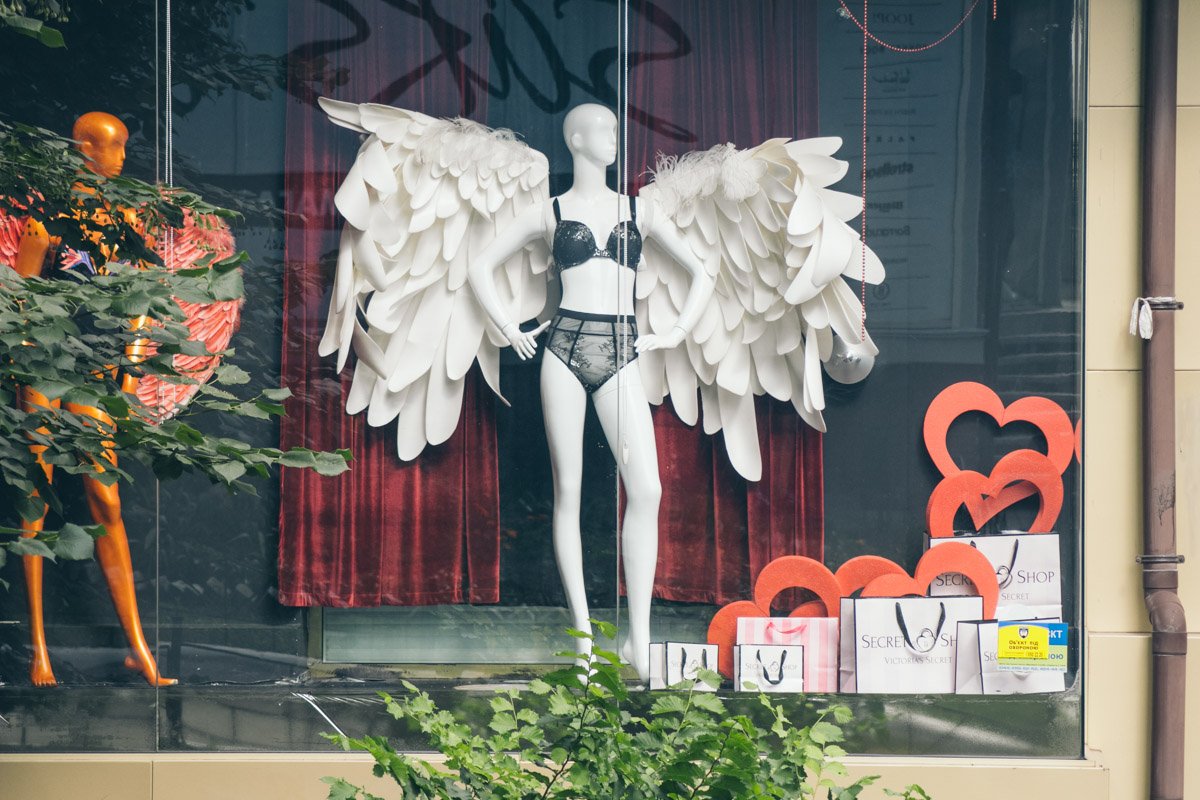 Да это же Ангел! И ничего, что из пластика. И ничего, что лысый. Да это же Ангел! И ничего, что из пластика. И ничего, что лысый.