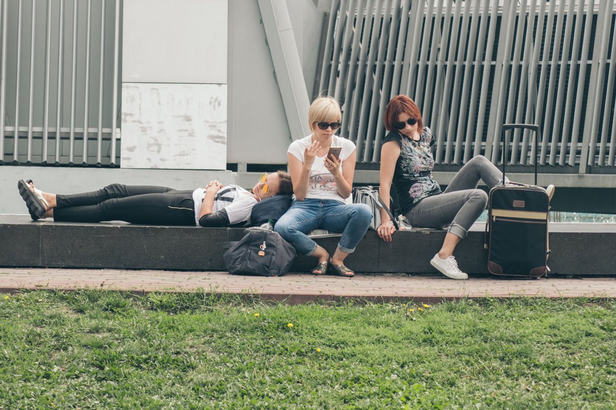 Нельзя просто так приехать в Киев и не полежать на фонтанчике в центре Нельзя просто так приехать в Киев и не полежать на фонтанчике в центре