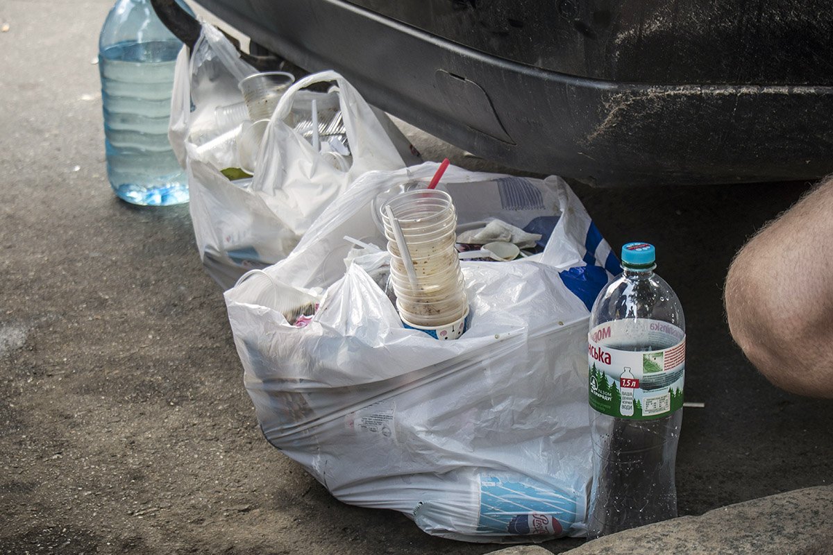 Весь мусор уедет тоже