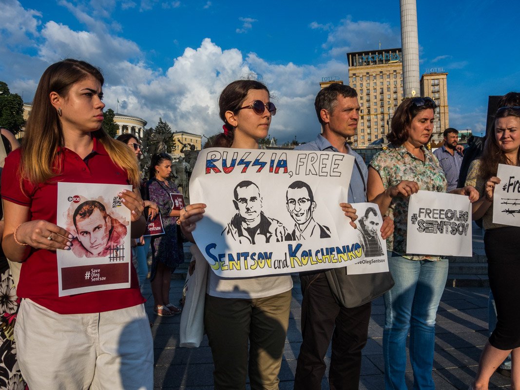 На Майдане активисты организовали акцию в поддержку Олега Сенцова На Майдане активисты организовали акцию в поддержку Олега Сенцова