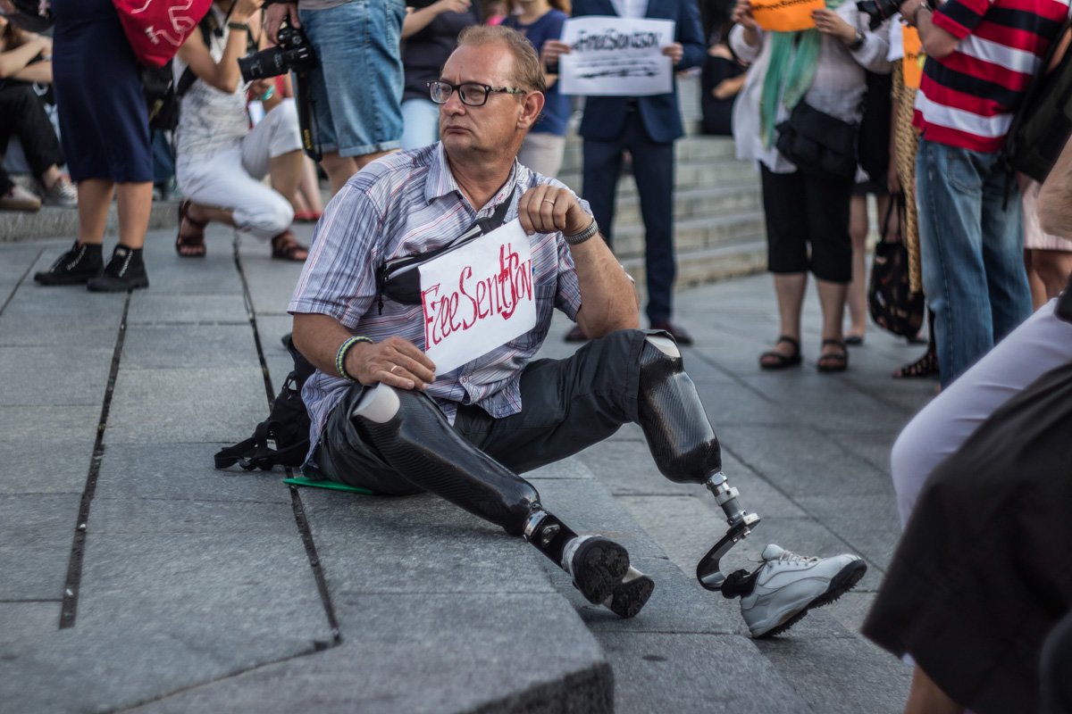 В Киеве на день рождения Сенцова организовали масштабный митинг 8