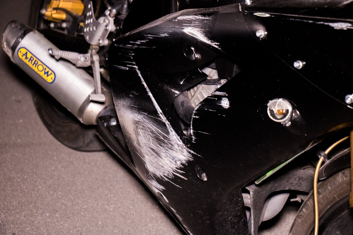 По предварительной информации, мотоцикл двигался в сторону улицы Стеценко. На нем ехали водитель и пассажир-девушка