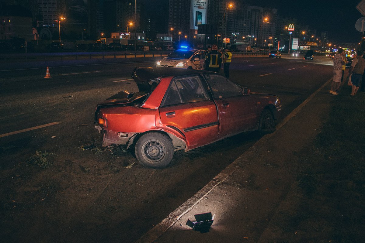 На проспекте Бажана столкнулись автомобили Mazda и Skoda Octavia На проспекте Бажана столкнулись автомобили Mazda и Skoda Octavia