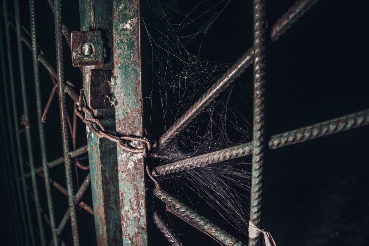 Есть замки, которые лучше не октрывать