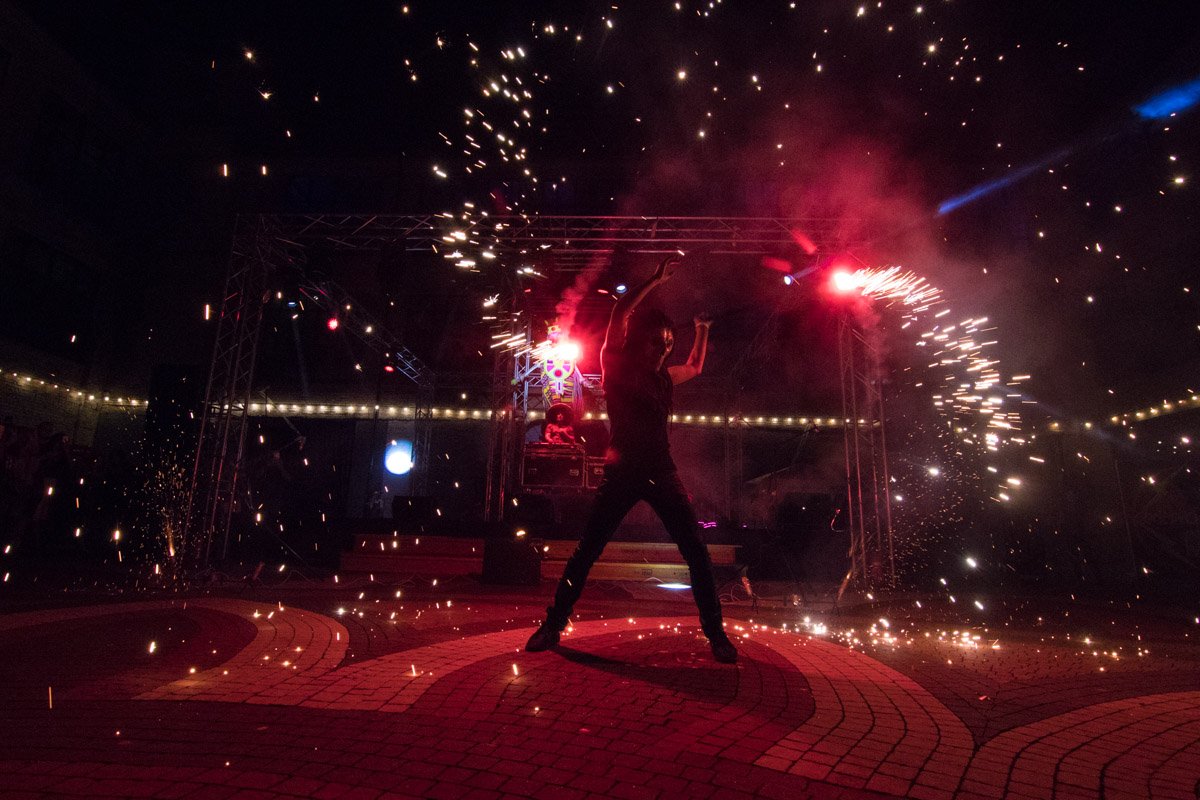 В пятницу 13-го на арт-заводе "Платформа" было горячо