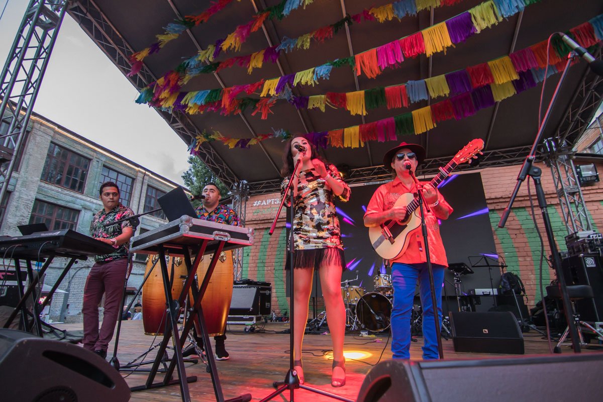 Карнавал Santa Muerte в арт-заводе "Платформа" width="1200" height="800"><figcaption> Карнавал Santa Muerte в арт-заводе "Платформа"
</figcaption></figure></p><p></p><p style="text-align: right;"><strong>Артур Дубровенко</strong></p>
<p></p><p style="text-align: right;"><strong>Фото и видео: Максим Торпан</strong></p></body></html>