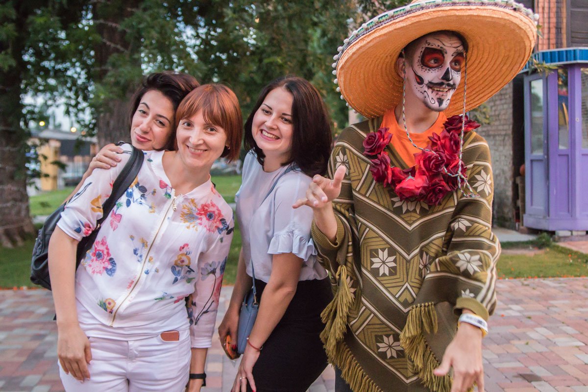 Люди веселились, фоткались и танцевали до упаду