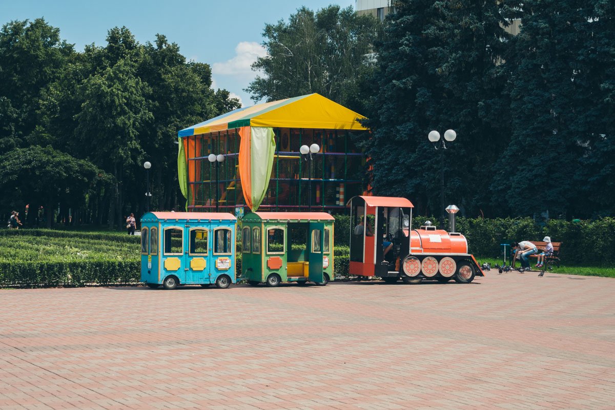 Самых маленьких посетителей ждут аттракционы Самых маленьких посетителей ждут аттракционы