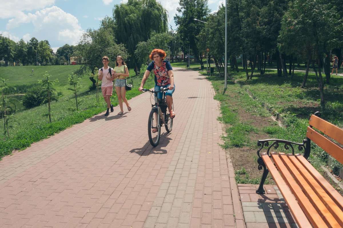 Прекрасно парк подойдет и для велопрогулок Прекрасно парк подойдет и для велопрогулок