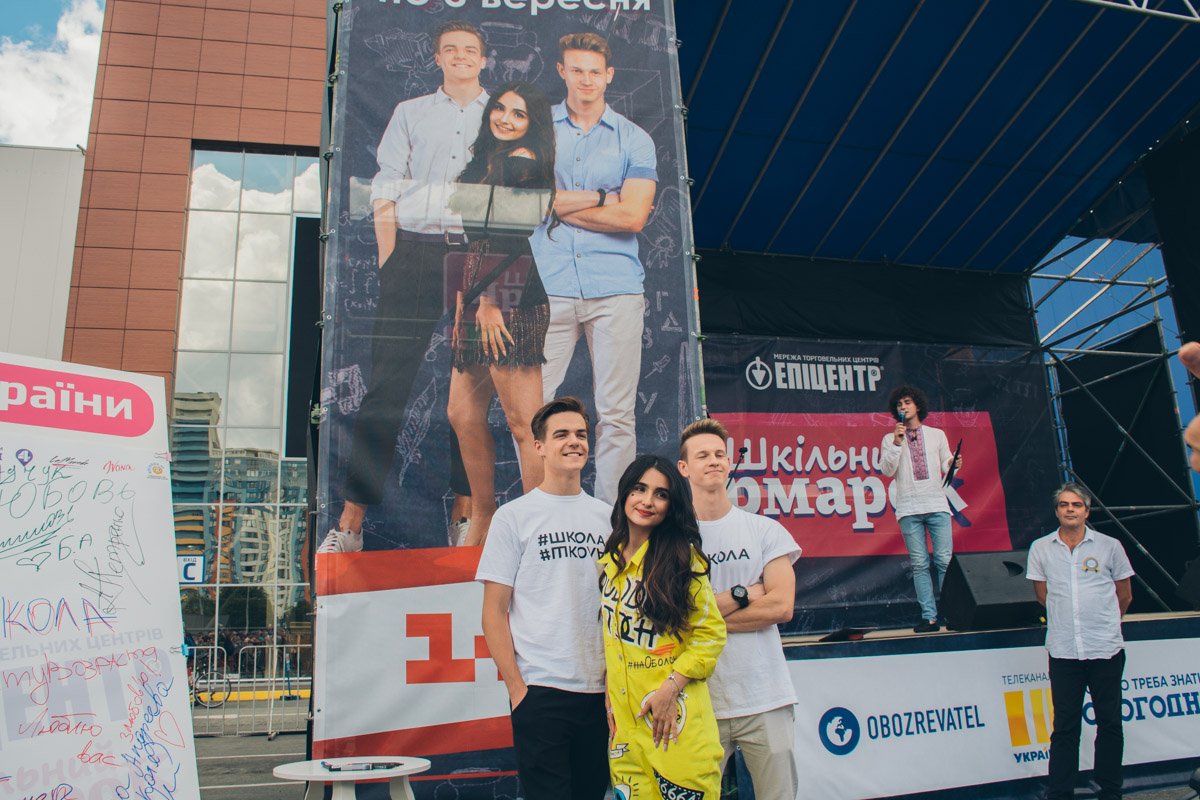 Вашу маму и тут и там показывают Вашу маму и тут и там показывают