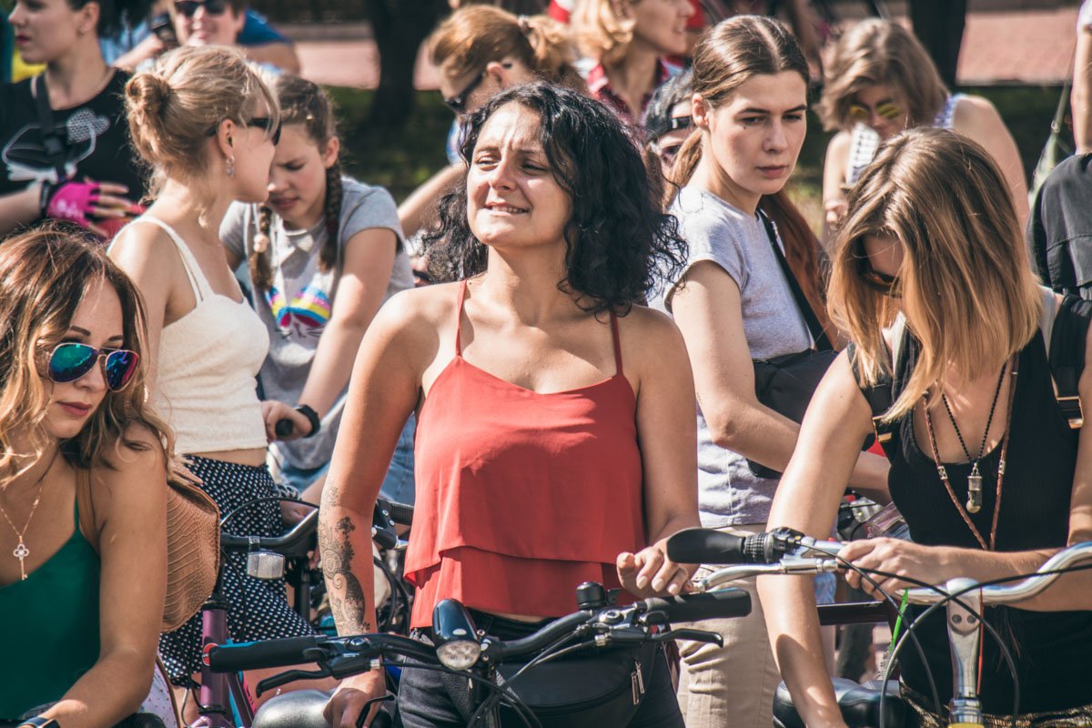 И где же мой принц на белом... велосипеде?)