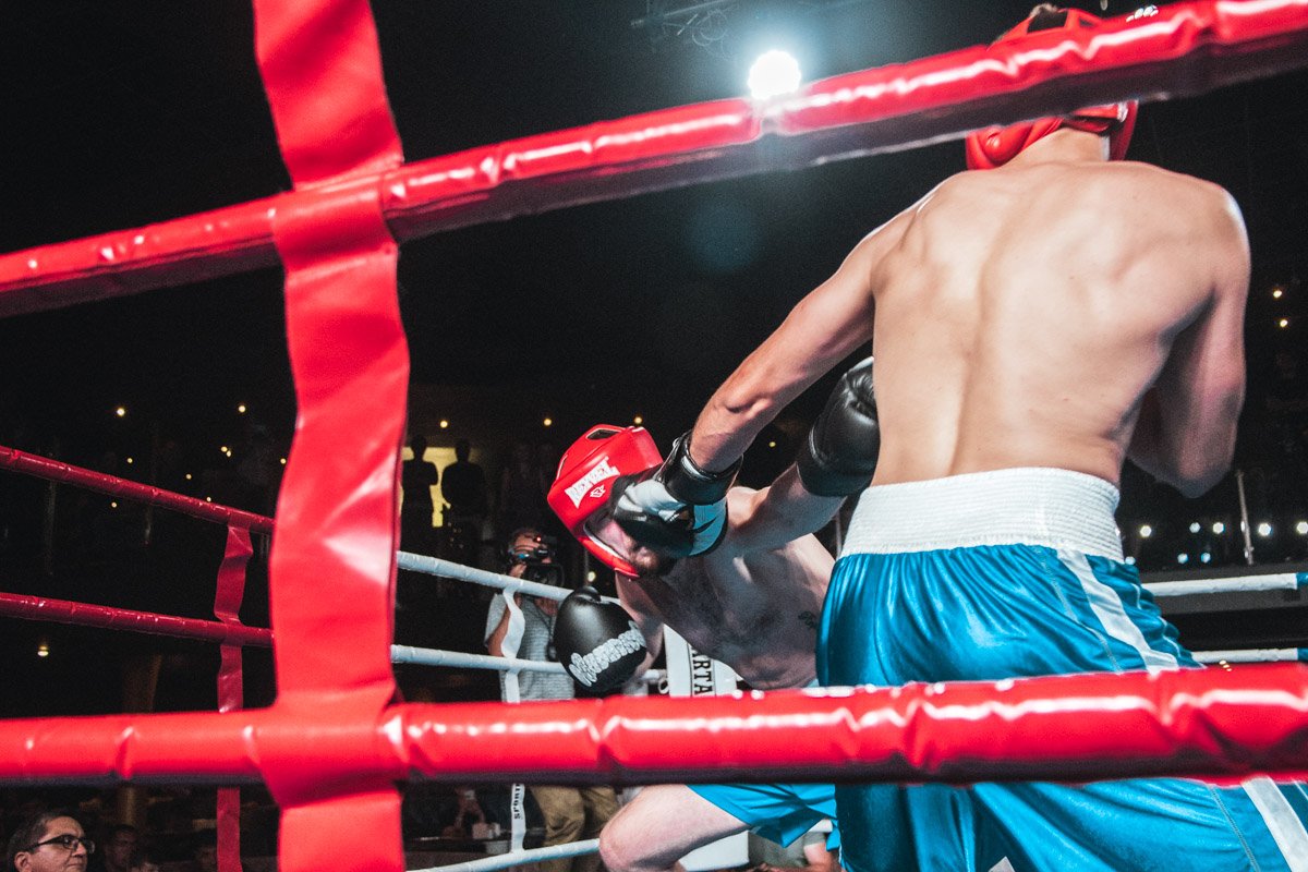 Хоть участниками и не были боксеры, но складывалось впечатление, будто спарингуются настоящие профессионалы  