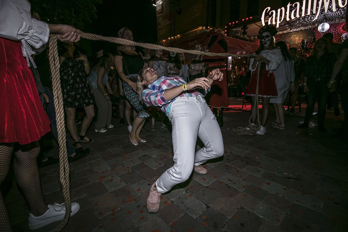 Сложно не упасть 