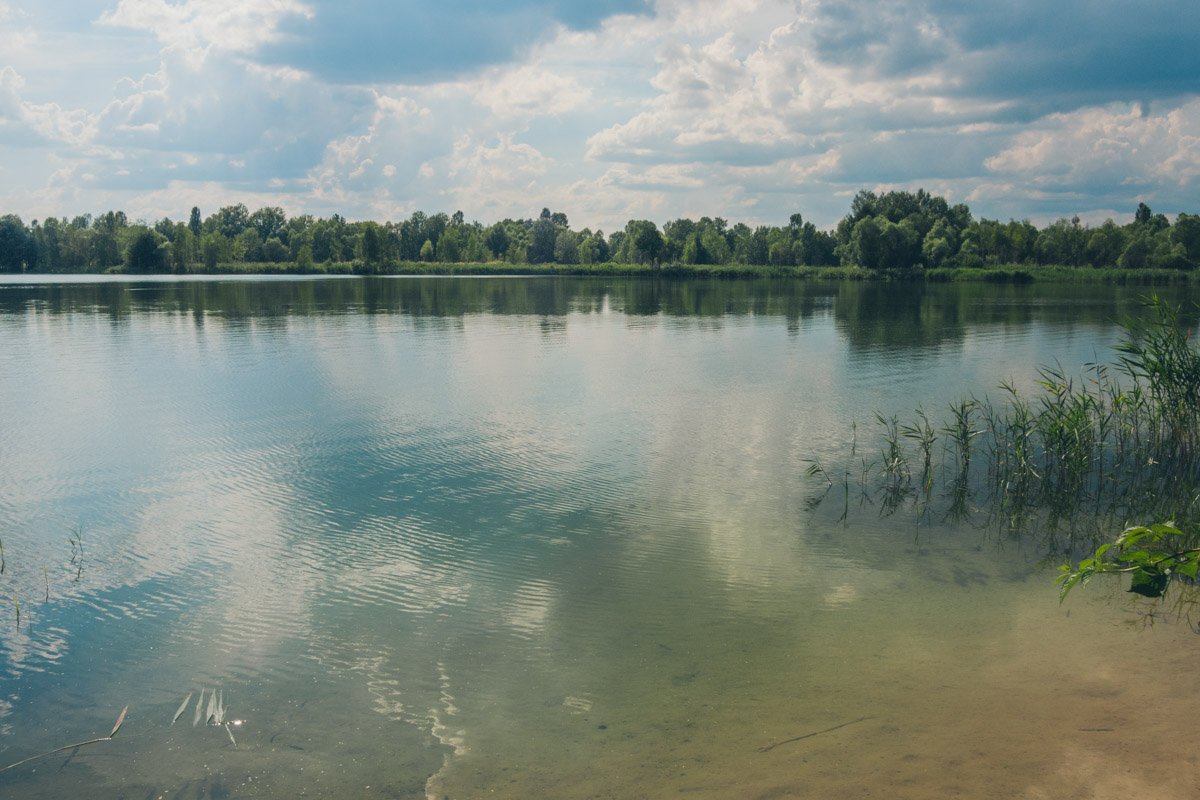 Природа очень красивая, жаль только, что некоторые ее портят 