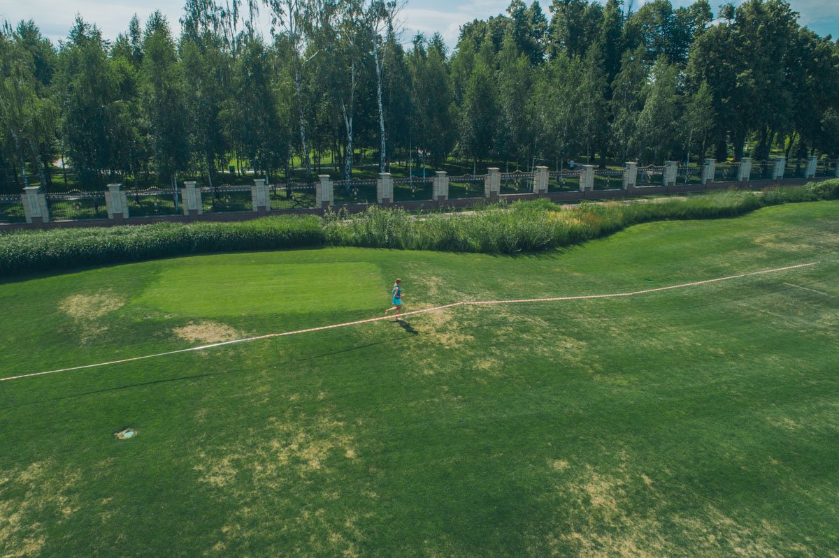 Без обуви пришлось бежать около трех километров 