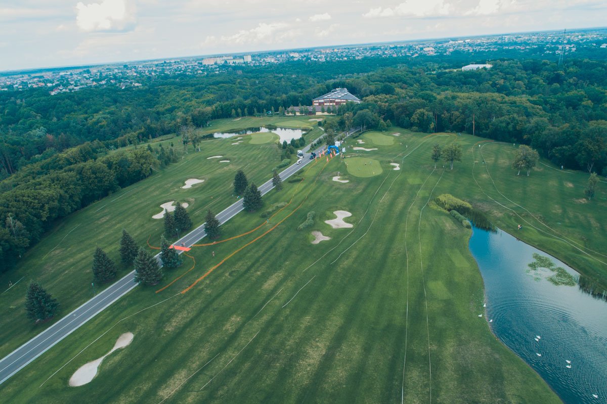 Забег босиком провели с целью пропаганды здорового способа жизни и привлечения населения к регулярным занятиям физкультурой и спортом