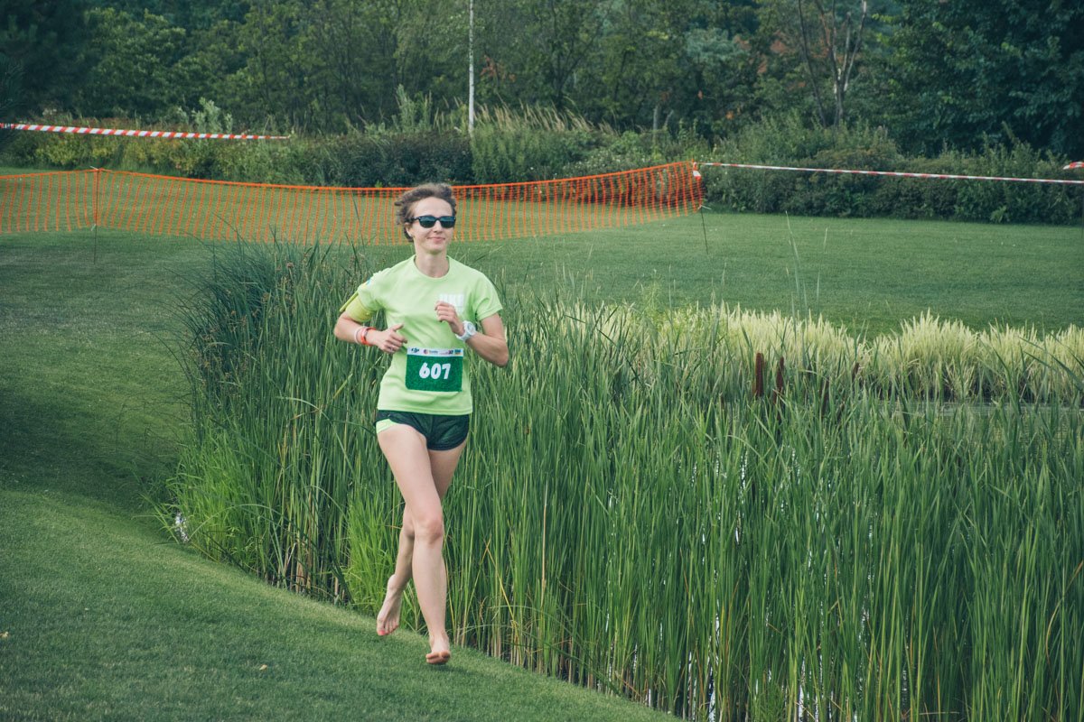 Бегать босиком - занятие не из легких 