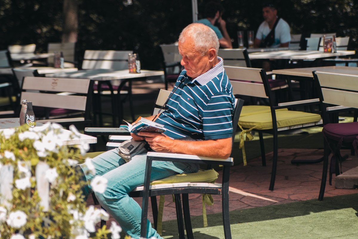 Чтение на свежем воздухе приносит в два раза больше положительных эмоций Чтение на свежем воздухе приносит в два раза больше положительных эмоций