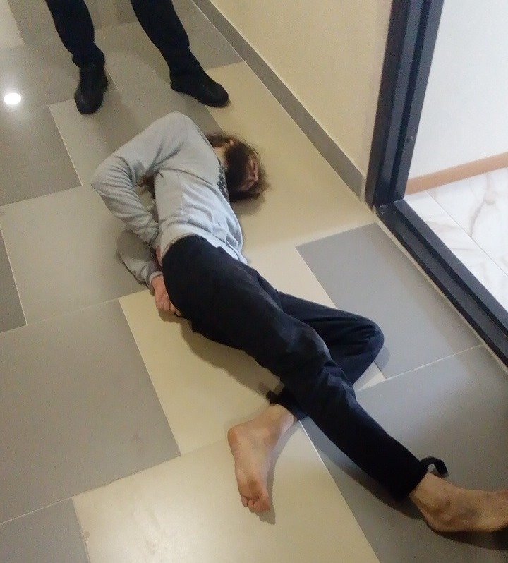 В Киеве на улице Машиностроительной, 41 задержали мужчину. Он находился в неадекватном состоянии