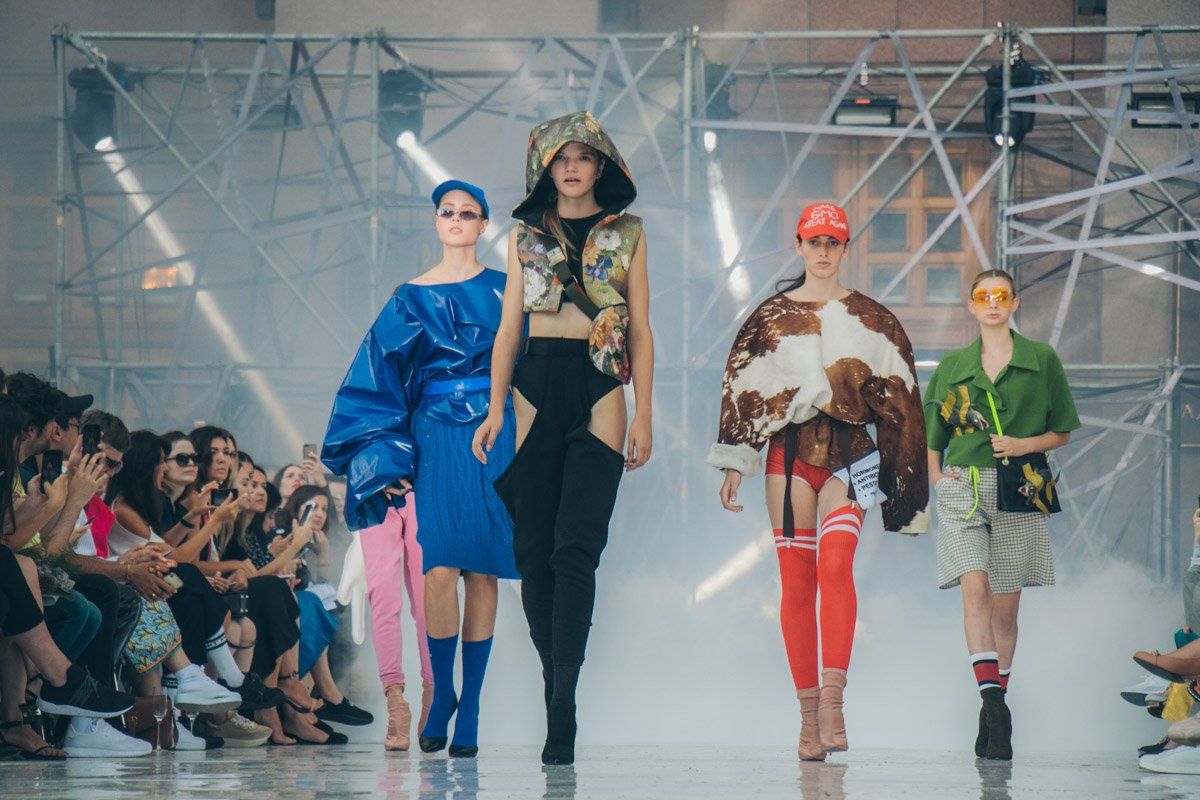 А девушки красивые!